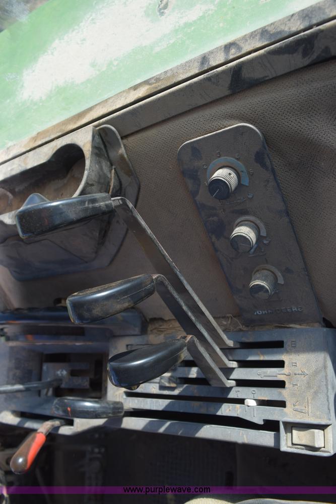 image for item E6205 1991 John Deere 4555 tractor