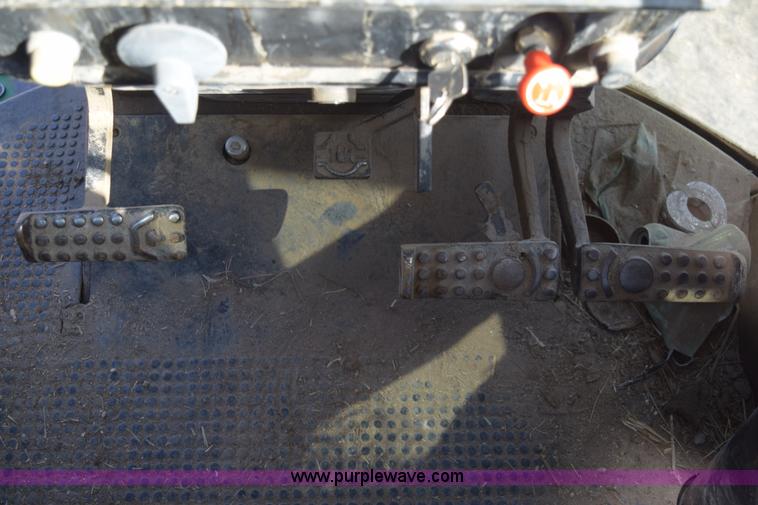 image for item E6205 1991 John Deere 4555 tractor