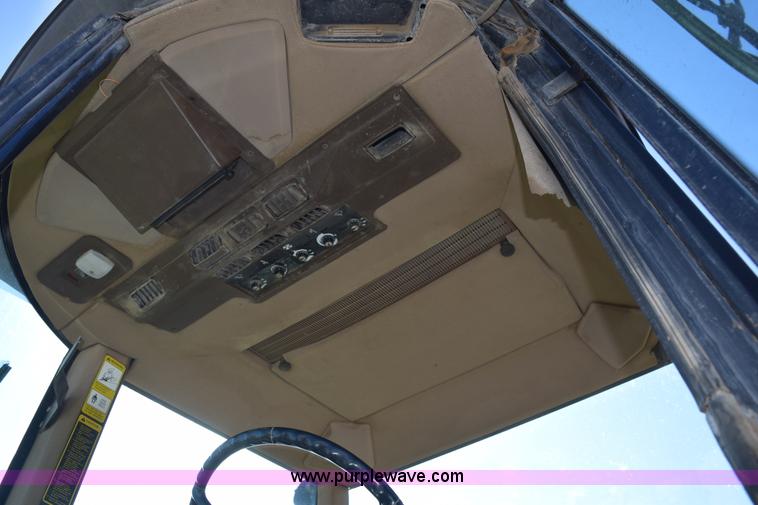 image for item E6205 1991 John Deere 4555 tractor