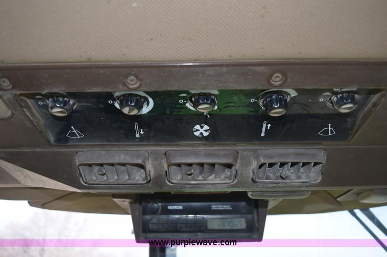 image for item E6205 1991 John Deere 4555 tractor