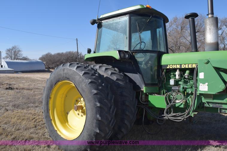 image for item E6205 1991 John Deere 4555 tractor