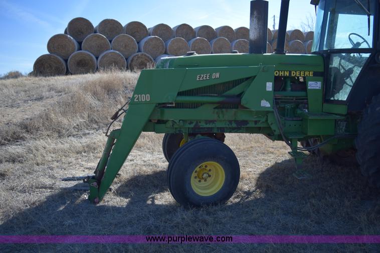 image for item E6205 1991 John Deere 4555 tractor