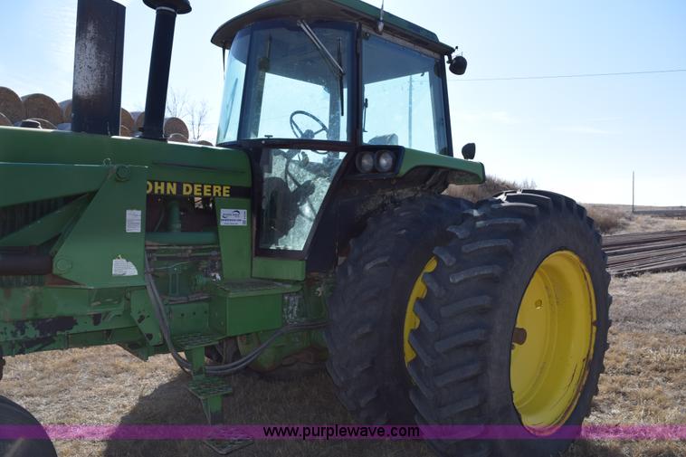 image for item E6205 1991 John Deere 4555 tractor