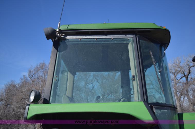 image for item E6205 1991 John Deere 4555 tractor