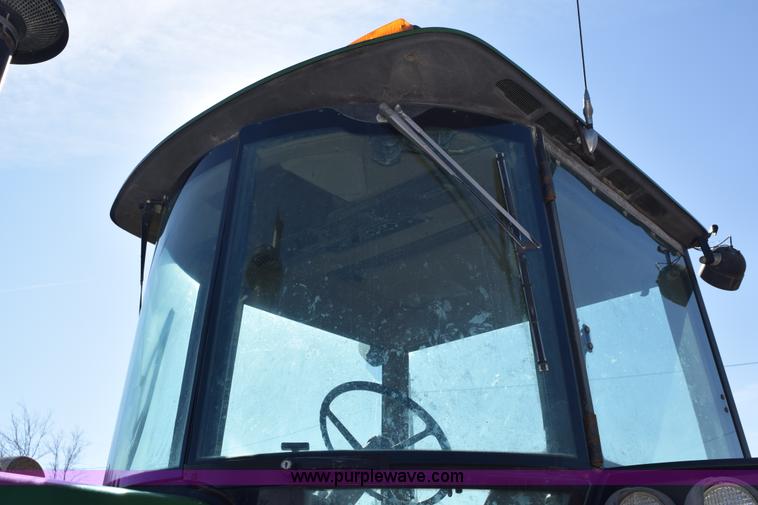 image for item E6205 1991 John Deere 4555 tractor