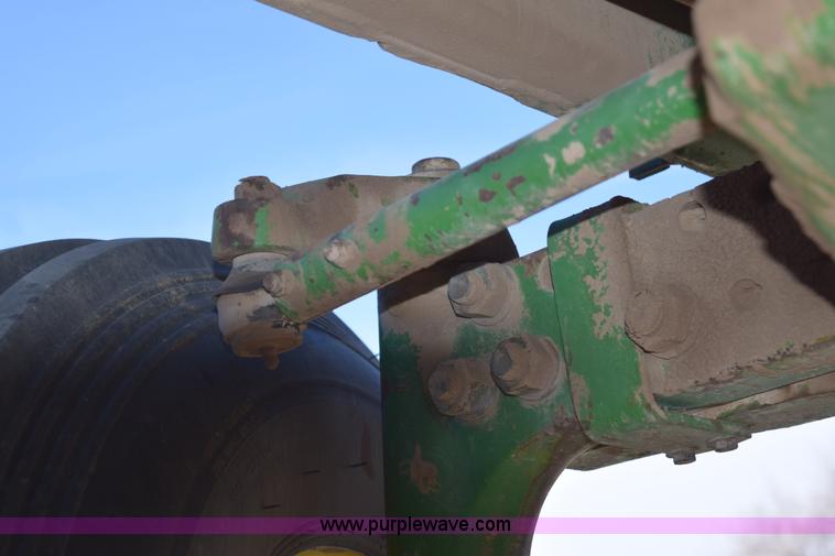 image for item E6205 1991 John Deere 4555 tractor