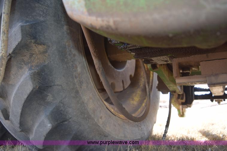 image for item E6205 1991 John Deere 4555 tractor