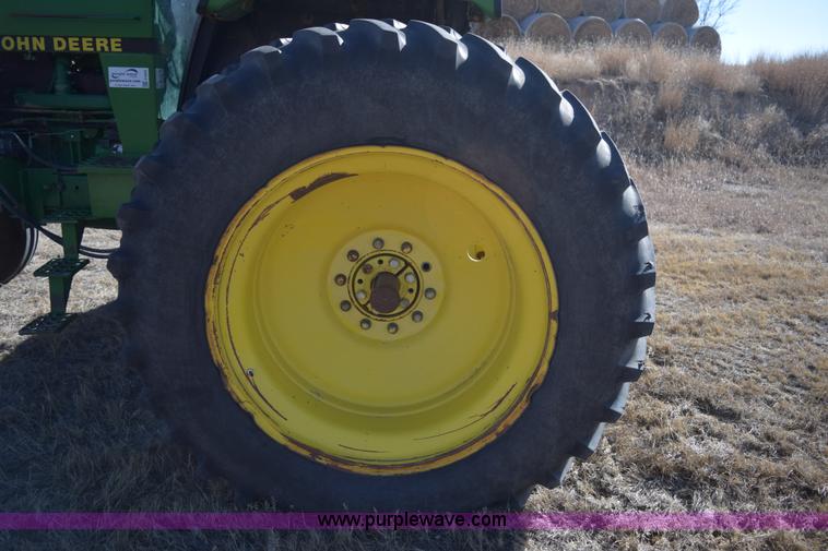 image for item E6205 1991 John Deere 4555 tractor