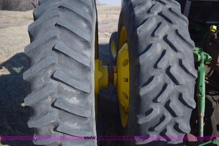 image for item E6205 1991 John Deere 4555 tractor