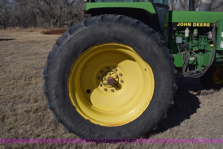 image for item E6205 1991 John Deere 4555 tractor