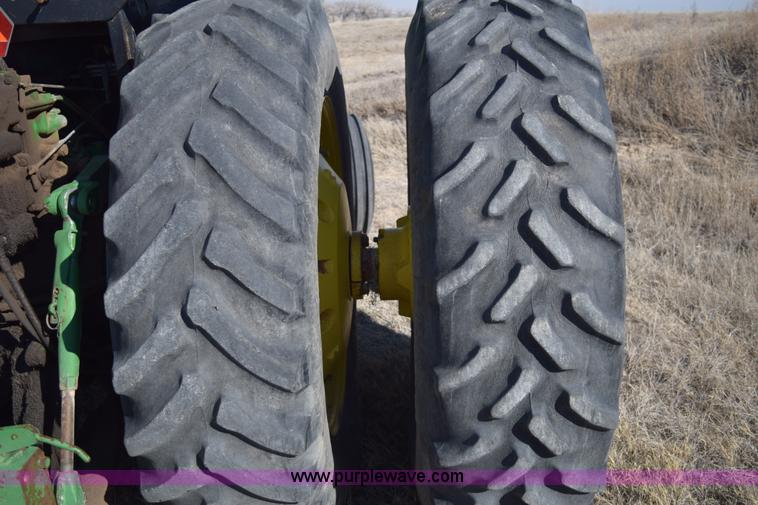 image for item E6205 1991 John Deere 4555 tractor