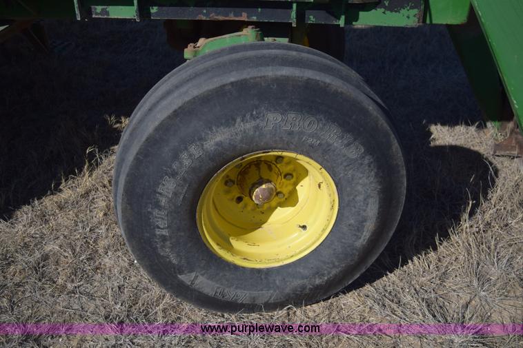 image for item E6205 1991 John Deere 4555 tractor