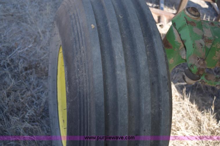 image for item E6205 1991 John Deere 4555 tractor