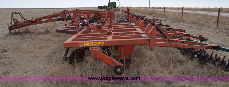 image for item E6211 Sunflower 3690-45 9x5 sweep plow