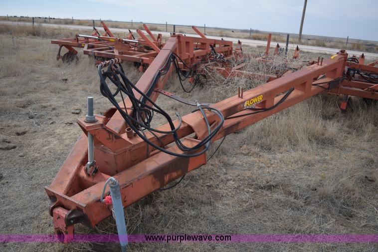 image for item E6211 Sunflower 3690-45 9x5 sweep plow