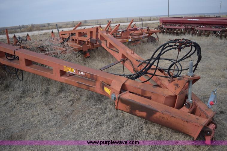 image for item E6211 Sunflower 3690-45 9x5 sweep plow