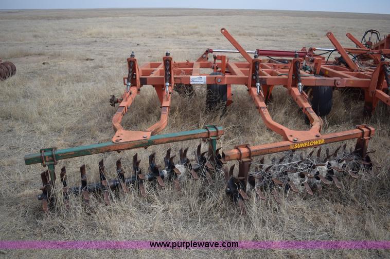 image for item E6211 Sunflower 3690-45 9x5 sweep plow