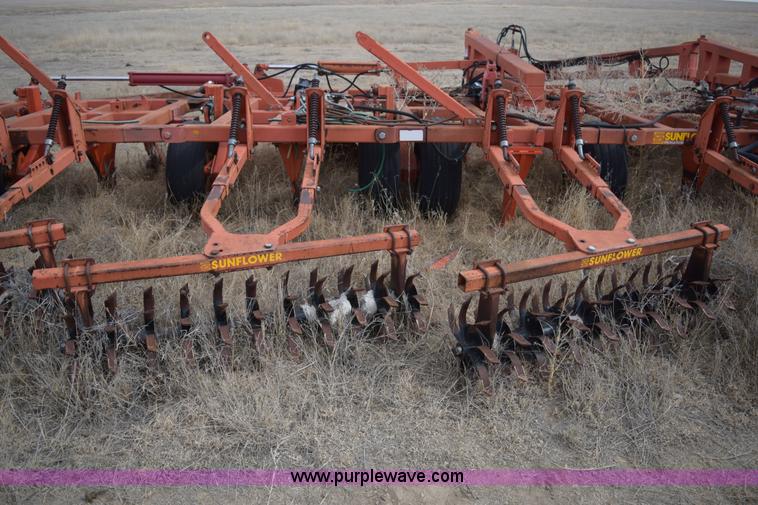 image for item E6211 Sunflower 3690-45 9x5 sweep plow