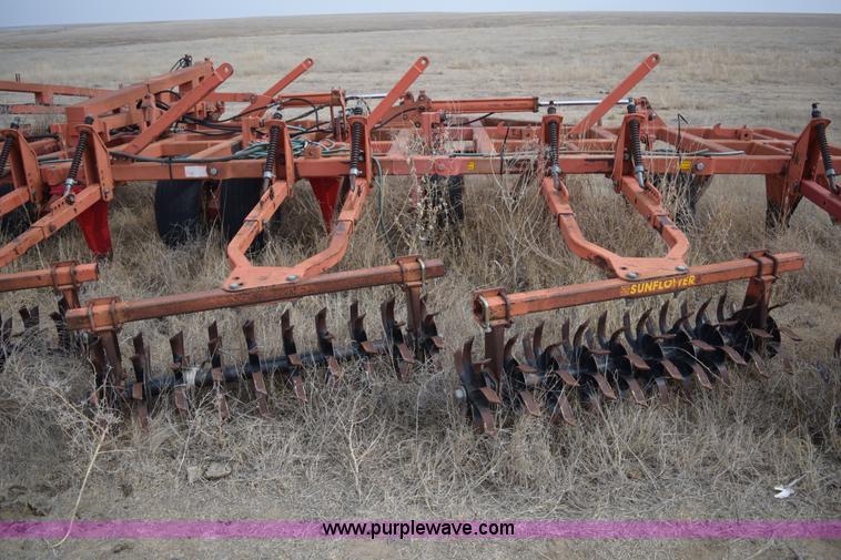 image for item E6211 Sunflower 3690-45 9x5 sweep plow