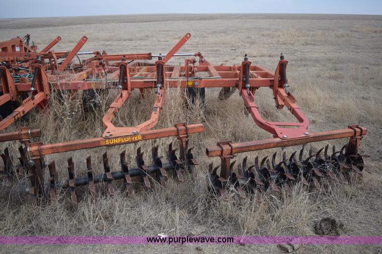 image for item E6211 Sunflower 3690-45 9x5 sweep plow