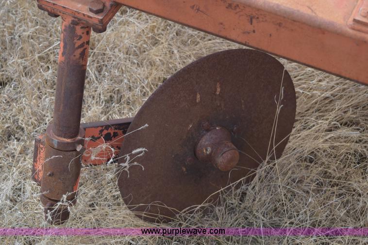 image for item E6211 Sunflower 3690-45 9x5 sweep plow