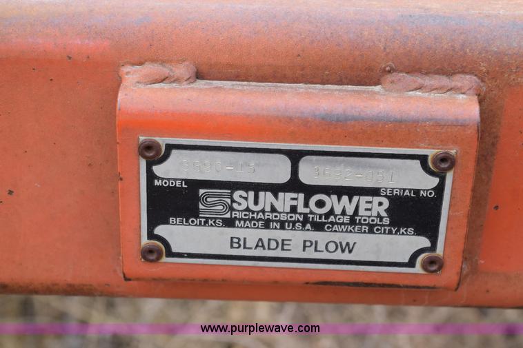 image for item E6211 Sunflower 3690-45 9x5 sweep plow