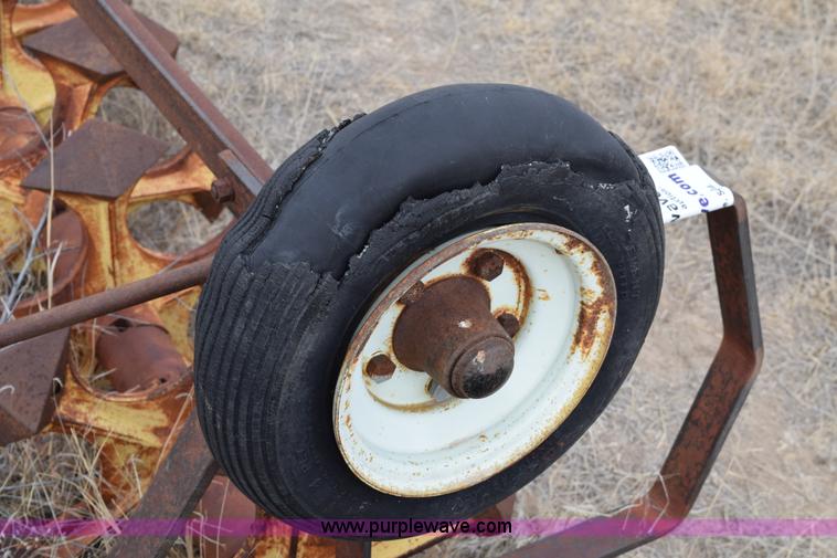 image for item E6213 (2) Sunflower Diamond packers