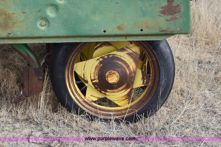 image for item E6217 (4) John Deere 9300 series drills