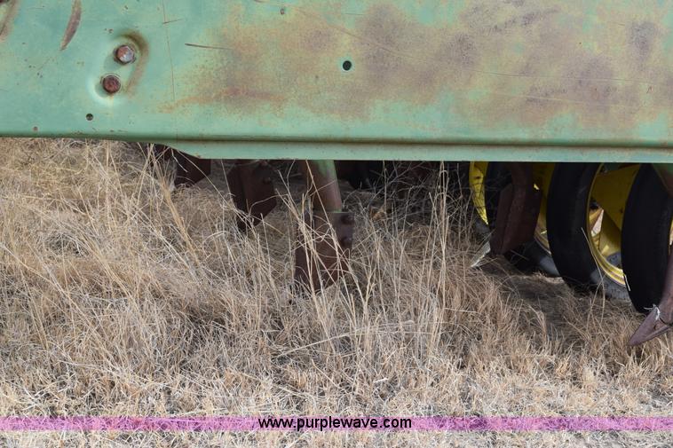 image for item E6217 (4) John Deere 9300 series drills