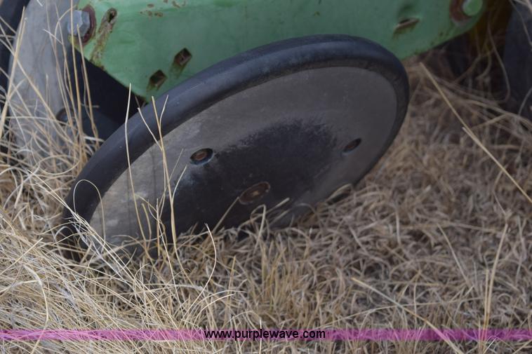 image for item E6220 John Deere 7100 planter