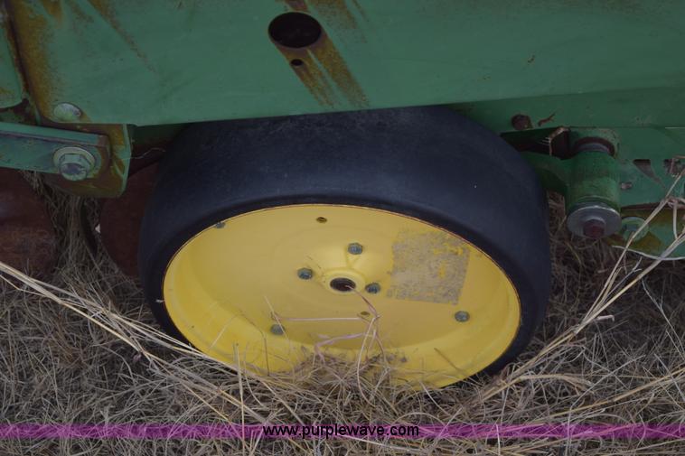 image for item E6220 John Deere 7100 planter