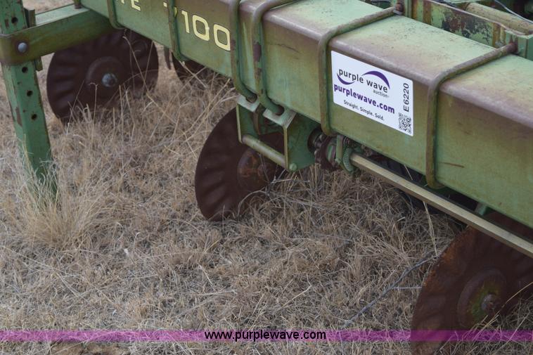 image for item E6220 John Deere 7100 planter