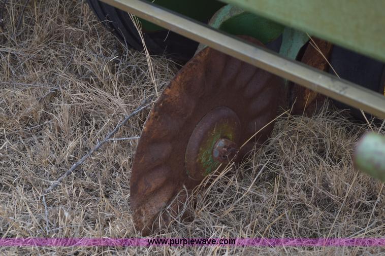 image for item E6220 John Deere 7100 planter