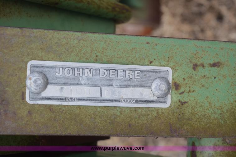 image for item E6220 John Deere 7100 planter