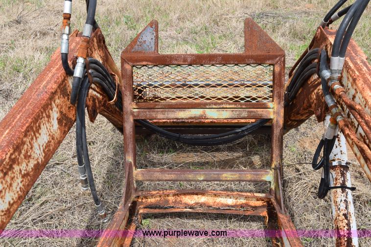 image for item E6291 Great Bend loader