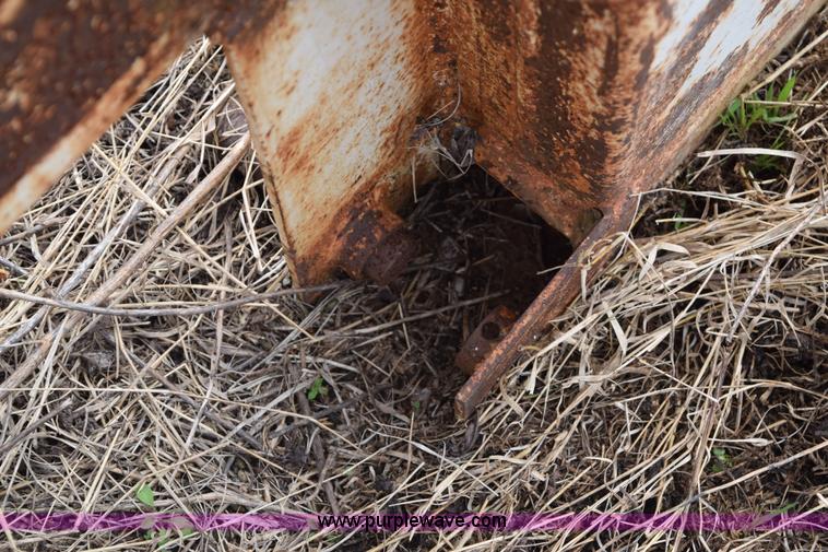 image for item E6291 Great Bend loader