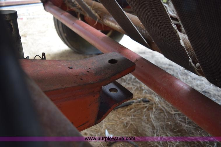 image for item E6295 1981 Hesston 5580 round baler