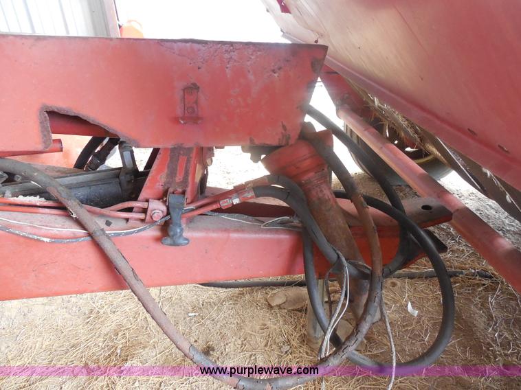 image for item E6295 1981 Hesston 5580 round baler