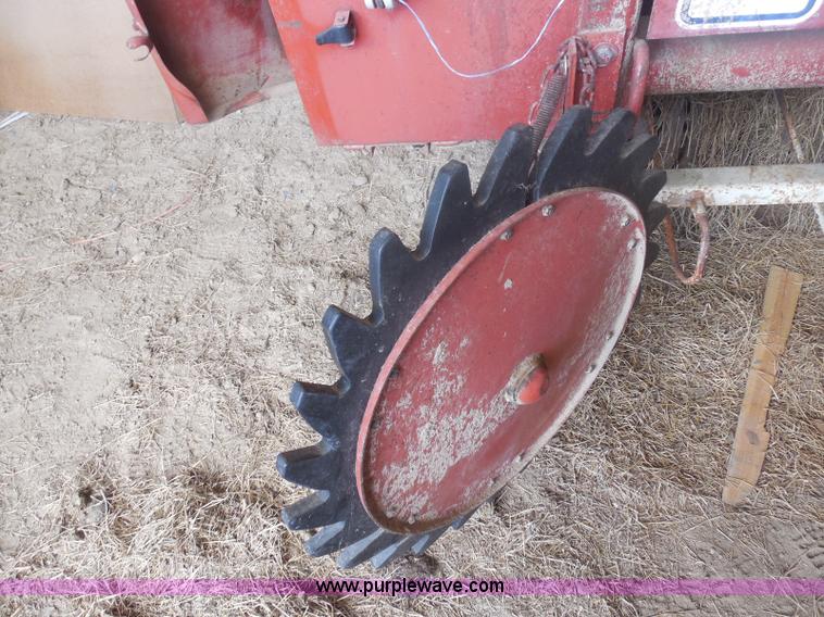 image for item E6295 1981 Hesston 5580 round baler