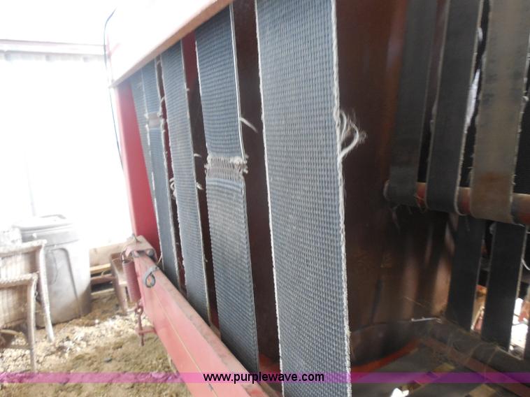 image for item E6295 1981 Hesston 5580 round baler