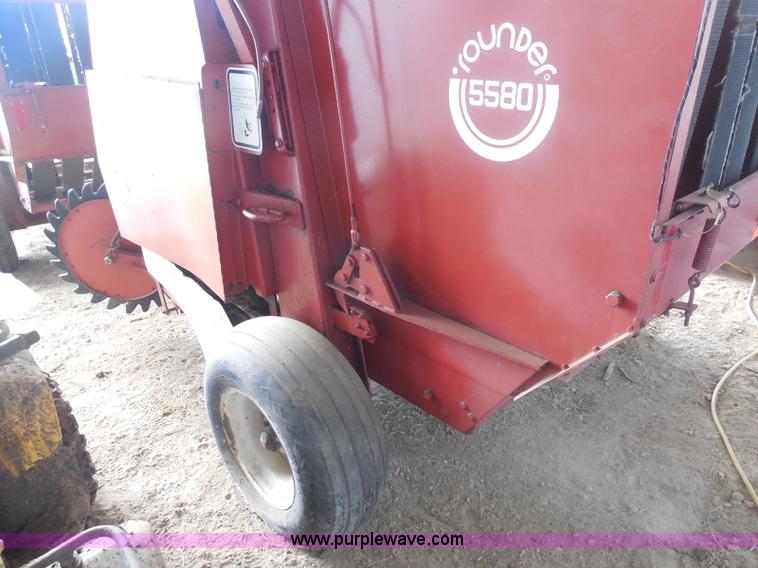 image for item E6295 1981 Hesston 5580 round baler