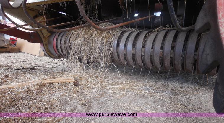 image for item E6295 1981 Hesston 5580 round baler