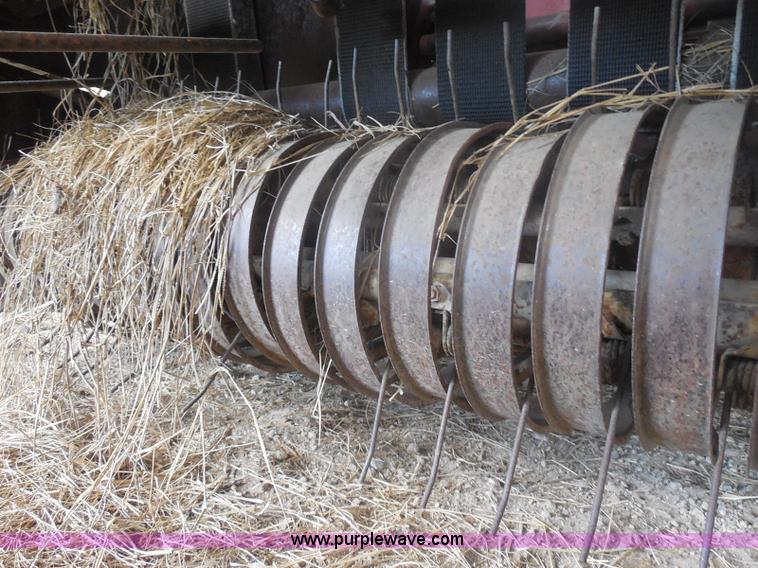 image for item E6295 1981 Hesston 5580 round baler