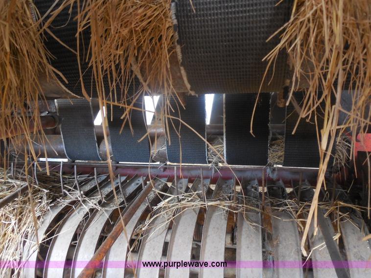 image for item E6295 1981 Hesston 5580 round baler