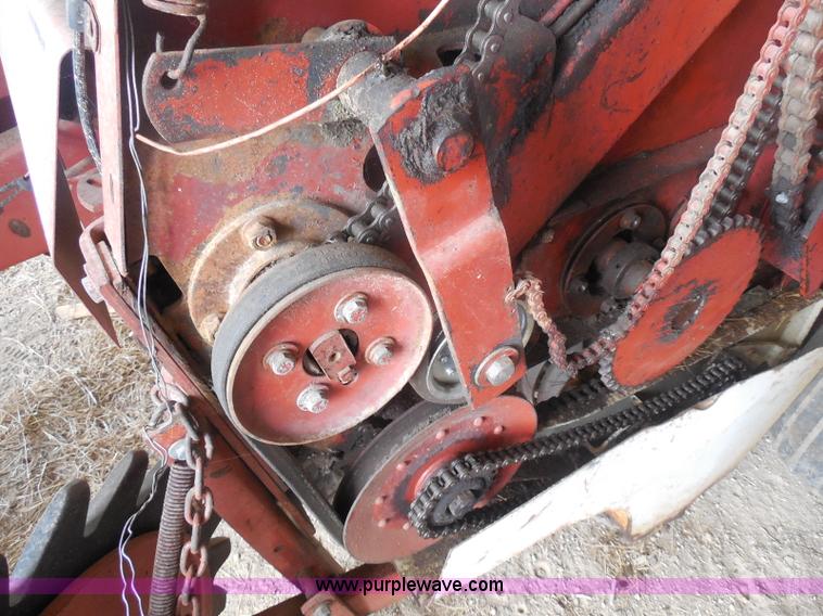 image for item E6295 1981 Hesston 5580 round baler