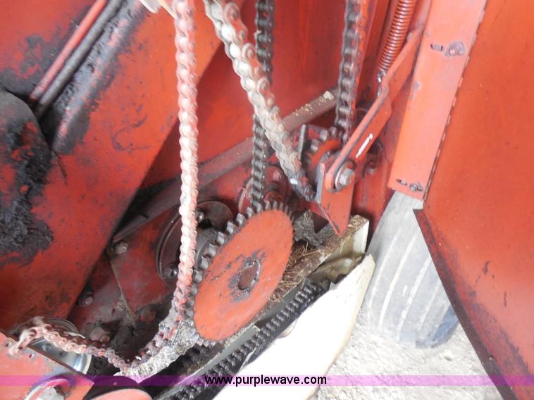 image for item E6295 1981 Hesston 5580 round baler