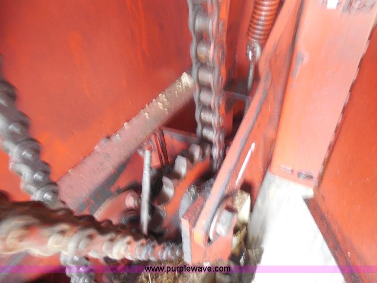 image for item E6295 1981 Hesston 5580 round baler