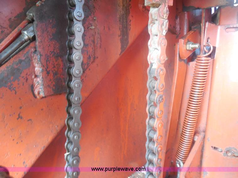 image for item E6295 1981 Hesston 5580 round baler