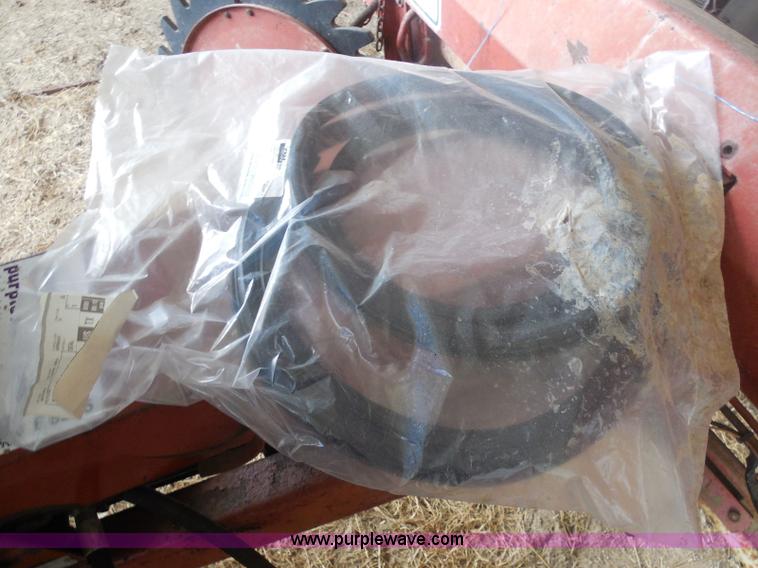 image for item E6295 1981 Hesston 5580 round baler