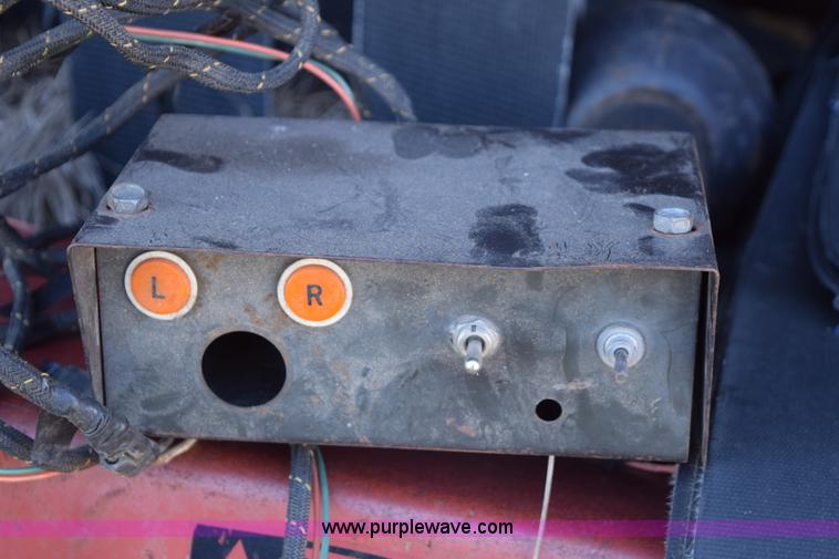 image for item E6297 1983 Hesston 5580 round baler